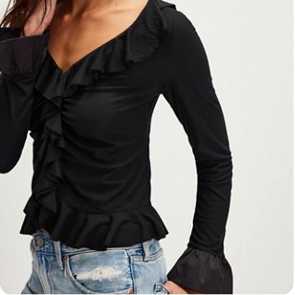 NWT FREE PEOPLE Irena Long Sleeve Ruffle Detail Black Knit Top Size Medium - Picture 1 of 4